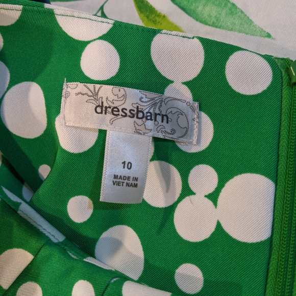 Green dress with white polkadots - Picture 8 of 10